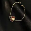 Designer Accessori per gioielli di lusso a quattro foglie di lusso Donne Ladybug Feel Premium Feel ispessato 18k Bracciale placcata da donna Ins Style Versatile Shell di agata versatile