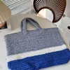 2024 Été Tissage Paille Petit Raphias Fourre-Tout Triangle Sacs De Plage Luxe Bandoulière Voyage Shopping Bagages Pochettes Femmes Hommes Sac À Main Designer Sac À Bandoulière 2023