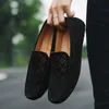 Klänningskor sommar avslappnade män loafers lyxdesigner mocka läder manliga lägenheter mjukt ljus kör man mockasins mens 230814