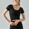 Chemises actives Femmes Sports Top Yoga Collège à manches courtes Plié de gymnase avec poitrine T-shirt d'entraînement de fitness rembourré à la poitrine