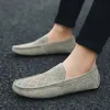 Klänningskor sommar avslappnade män loafers lyxdesigner mocka läder manliga lägenheter mjukt ljus kör man mockasins mens 230814