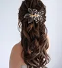 Cabeças de cabeceira de cabelo de pente de casamento acessórios de cabeça nupcial com pérolas jóias de leite de leite para noiva Design de flores da moda