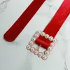 Gürtel Modetrendy Red Velvet Pearl Knopf Frauengürtel Perle Schnalle Flanell Aprikosengürtel für Mädchen Luxuskleid CEInture