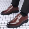 Kleiderschuhe Designer Formal Oxford für Männer Hochzeit Leder Italien Spitze Zehen Herren Sapato Maskulino Größe 38-47