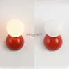 Lampade a parete Cute lampada da letto per camera da letto Piccola lampada a parete Nordic Ins soggiorno per bambini Decorazione sconce sconde rossa luci a LED nero bianco hkd230814