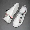 Scarpe eleganti vere in pelle casual sneaker sneaker per scarpe da passeggiate esterno uomo comodo calzature per maschio traspirante a quadri 230812