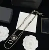 Designer halsband mode unisex hög kvalitet brev hänge kvinnor fest bröllop klassiker halsband gåva pärla smycken tillbehör