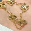 Designer Four-Leaf Clover Luxury Top Jewelry Accessories for Women Cleef High Edition Clover V Gold Thick Plating 18K Gold Five Flower Armband Mångsidil lyx