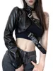 Casual Kleider Frauen Gothic Punk Style Crop Top mit asymmetrischer Single Long Sleeve und Nackenbügel mit PU -Ledergürtel angeschlossen