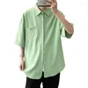 Mäns casual skjortor sommar kort ärm skjorta mode svart grå gröna män streetwear koreansk lös fickklänning män m-2xl