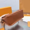 Kupplungsbeutel Unterarm Umhängetasche Hobos Frauen gewebt Tasche Handtasche Handtasche einfache Messenger -Beutel Metall Buchstaben Achselhöhle Wallets Abnehmbares Riemen großer Kapazität