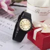Нарученные часы 2023 Брэнд Женщины Смотреть простые модные водонепроницаемые кварцевые часы