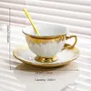 Mokken European Style Tracing Gold Coffee Cup en Saucer met lepel theeset Derechten keramisch cadeau voor vriend 230815