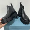 Monolith Brushed Leather Chelsea Boots Black 2Te174 Unik och djärv modernistisk maxi -sula med en unik monolitisk design lyxmärke stövlar mjuka läderstövlar