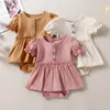 Платья для девочек Комбинезон с короткими рукавами для новорожденных девочек, сплошной цвет, пуговицы, круглый вырез, лоскутное платье, стильный комбинезон, повседневная простая летняя одежда