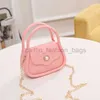 Cross Body Women's Bag 2023 NUEVA PERLA CADENA MAGNÉTICA BOLSA PEQUEÑA BOTA CREATIVA BOCA BOCA ROJA MINI BOGA PEQUEÑA CAITLIN_FASHI