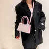 Omuz Çantaları Gelişmiş Çanta Duygusu 2023 Yeni Moda Dokuma El Çantası Kişiselleştirilmiş Moda Bir Omuz Crossbody Çanta Pembe Küçük Kare BagstylishDesignerbags