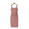プラスサイズのドレス2023秋の良い品質の服女性ドレススリムソリッドカラースクエアカラーフォールドワイドショルダーストラップワンピースカーブ