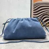 Borsa Totes Denim Bvs Designer Jodies Borse da donna Maglia annodata Originale Y Denim Crochet Beach Pochette pieghettata Croissant Cloud Blue 1SC9