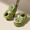 SLIPPER NON SLIP KINDEREN HOME SLIPPERS BABY WARME Katoen schoenen Wintercartoon Dinosaur Kids jongens meisjes flops zacht 230815