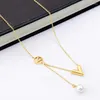 Anhänger Halsketten Trend aus Edelstahl V -Buchstaben für Frauen Mode Goldbeschichtung geometrischer runder Quasten Perlen Halskette Marke Schmuckmarke