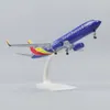 Flygplan Modle Metal Aircraft Model 20cm 1 400 U.S. Southwest B737 Metal Replica Alloy Material med landningsutrustningshjul prydnadsleksakspojke 230814