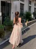 Casual jurken 2023 Zomerkleed Floral Franse bodycon midi jurk vrouwen elegante mouwloze sprookjesfeeststijl een stuk Koreaanse mode