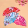 Decoratieve beeldjes Chinese stijl Hand vastgehouden vouwende dansfan trouwfeest kanten zijden bloempatroon zomerdecoratie