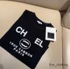 Gelişmiş Versiyon Kadın T-Shirt Fransa Modaya Giyim İki C Mektup Grafik Baskı Çift Moda Pamuk Yuvarlak Boyun Koç Kanalı XXXL 4XL Kısa Kollu Üstler Tees4