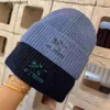 Vuxen Autumn and Winter Hat Letter Sticked Hat Fashion Versatile Woolen Hat Men's and Women's Cold Protection Ear Protection Hat Pullover Hat