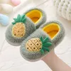 Slipper Winter Kids Warm Plush Wrap Around Heel Home Slippers Söta pojkar Girls Fruwn Cotton Slipers Anti-halk Mjuka bekväma skor R230816