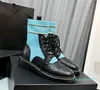 Neue erstklassige Strick -Knit -Knit -Stiefel runde Zehen flacher Absätze für Mädchen Frauen Luxusdesigner Leder Sohle Fashion Ins Booties Schuhe Fabrikschuhschuhe