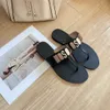 10a Top Quality Slipper Vintage Flat Sandale Metal Logo Slippers Sandal Famous Designer Woman Home Flip Flops Luxury House Shoe Black Leather Outdoors Slide