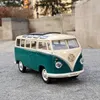 1 24 Volkswagen VW T1 Buslegering Modellbil Toy Diecasts Metal Casting Sound and Light Car Toys för LDREN Vehicle T230815