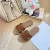 Celiny Loafer Platform Sandal Slip on Shoe Designer Summer Swim Slippers Luxury Women Slides Men Leather Leather في الهواء الطلق البغال