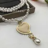 Hilos, diseñador de cuerdas Temperamento elegante y exquisito, estilo de múltiples capas en capas, colgante de perlas en forma de amor, collar de material de latón largo, q8l9 femenino