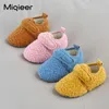 Slipper -Baby Kinder Haus Slipper Winter Girls Jungen Kind warm warmes Plüsch -Baumwollschuhe Wickel Absatz Kleinkind barfuß innen 230814