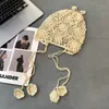 Gorro/crânio tampas de primavera e verão chapéus de pulôver de flores ocas para mulheres japonesas Capinho fofo chapéu de malha fino de empilhamento de mão doce 230814