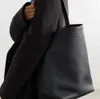Projektant Skórzana skóra duża pojemność torby na torbę na torbę Minimalistyczną moda ramion do wiadra jest zgodna z wszystkim 2023