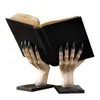 Nowatorskie przedmioty Witchy Hand Book Stand Scary Witch Ręcznie figurka gotycka ornament salon salon rzeźba Halloween imprezowy wystrój domu J230815