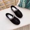 Slippers في الكاحل مصمم الحذاء الشتاء مصمم فور الثلج أحذية تسمبان شببر كعب مسطح رقيق جلدي حقيقي أستراليا الجوارب للمرأة uggites تصميم منخفضة أعلى J230815