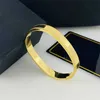 2023 nova moda designer pulseira masculina fazendo de titânio aço não manchado banhado a ouro sier oval pulseiras para mulheres festa jóias frete grátis