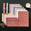 Envolvido de presentes 12pcs Kawaii Floral Envelopes para cartas de papelaria coreana Convite de festas de casamento DIY Escrita Adesivos de papel