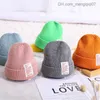 Gorios sombreros nuevos letras baby gorro bini tibio de invierno de invierno recién nacidos y niñas sombrero para niños sólidos para niños pequeños Casquette infantil Z230815