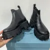 Botas Chelsea de couro escovado monólito Preto com reforço elástico Solado de borracha leve Palmilha de couro conforto botas femininas de grife Botas da moda