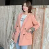 Trajes de mujer blazers otoño primavera roja media longt blazer mujeres gran tamaño beige negro doble pecho grande otoño de otoño coreano chaqueta femenina 230815