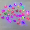 LED Light Lights 50pcs/bag Kids Cartoon LED وميض تضيء خواتم إصبع متوهجة إلكترونية عيد الميلاد هالوين ألعاب الملحقات الحزب الهدية 230814