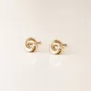 Estudio de 14K Gold Lights Knot Pendientes Pendientes resistentes al marisco Pendientes de joyas delicadas para mujeres Joyas simples impermeables 230815