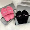 Nya Paris tofflor Balenciga Fluffy Sandal Designer Womans Teddy Bear Slipper Black Flat Heel Casual Shoe Luxurys Tazz Fuzzy Sliders Winter House Sandale päls glider