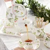 Tassen European Bone China Kaffeetasse Set Einfache Haushalt kreative Blumenmuster Serie Nachmittag Tee English Pot Birthday Geschenk 230815